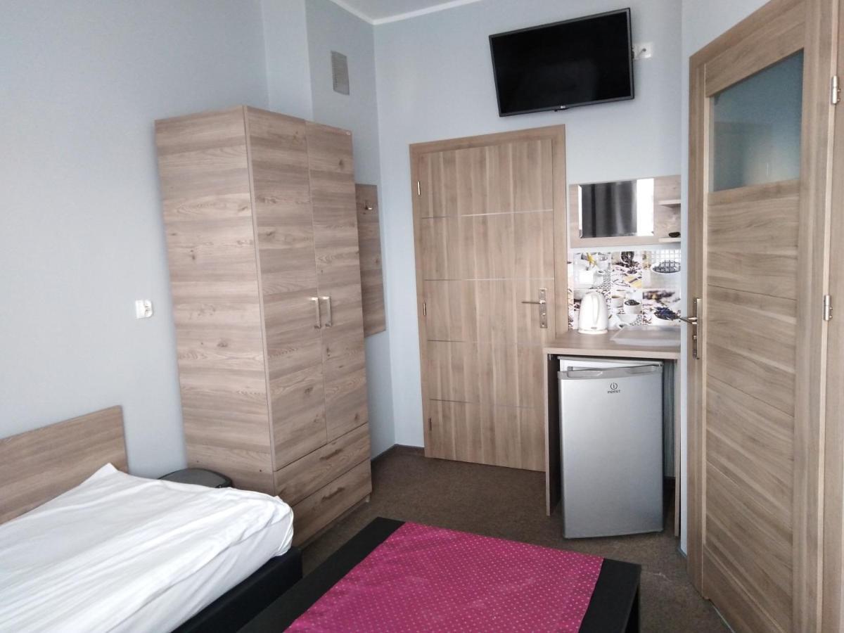 Hostel Helios Września Exterior foto
